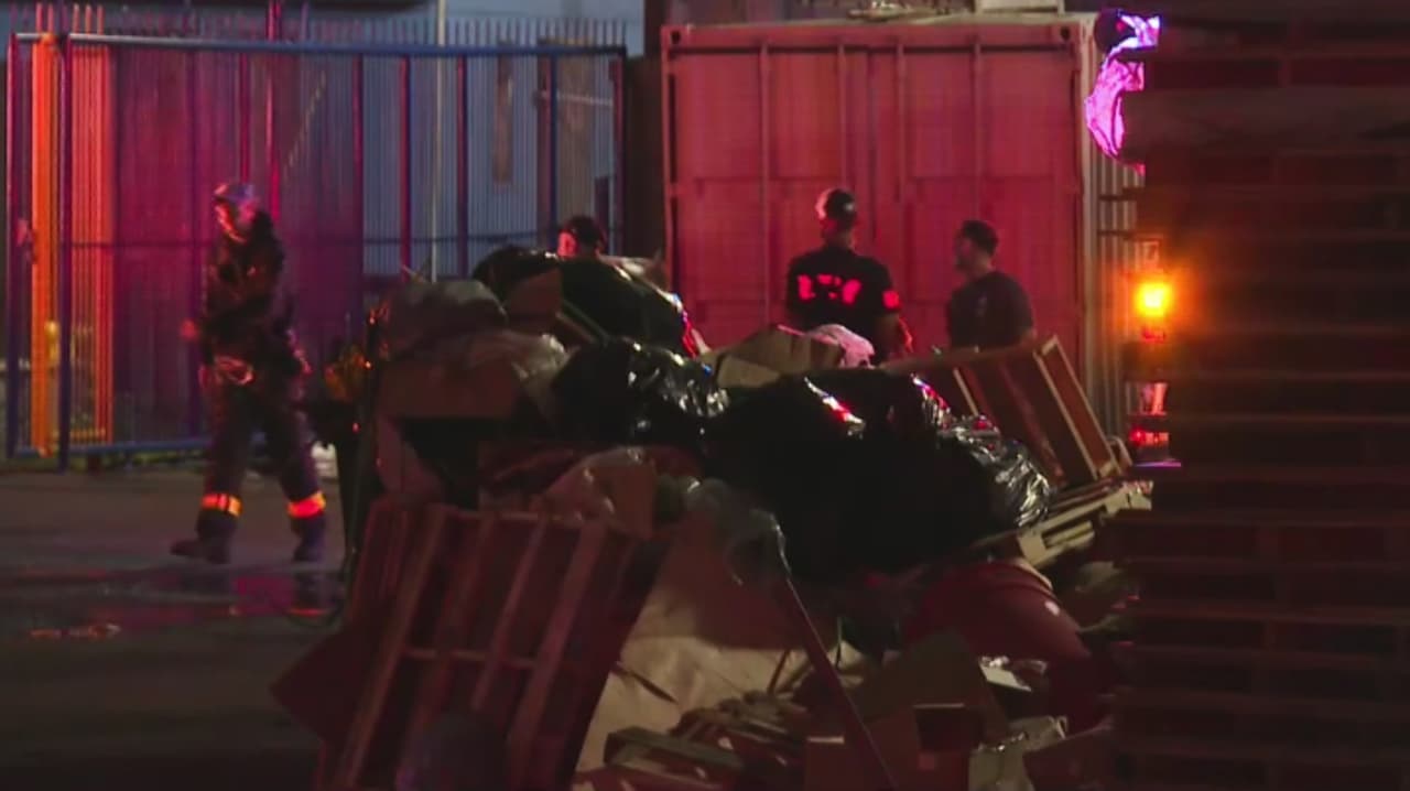 Muere empleado tras explosión en taller naval de Staten Island; reportan 35 heridos
