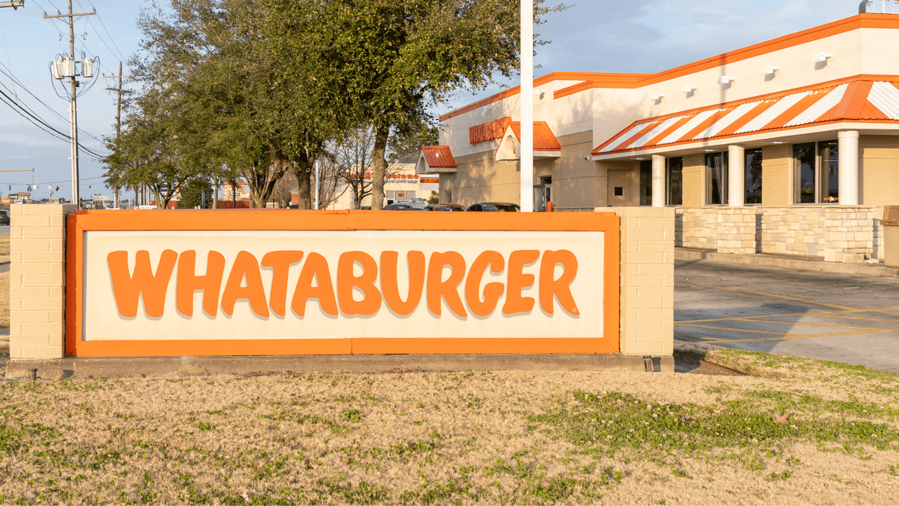 ¿Buscas becas para la universidad? Whataburger ofrece $5,000 por alumno