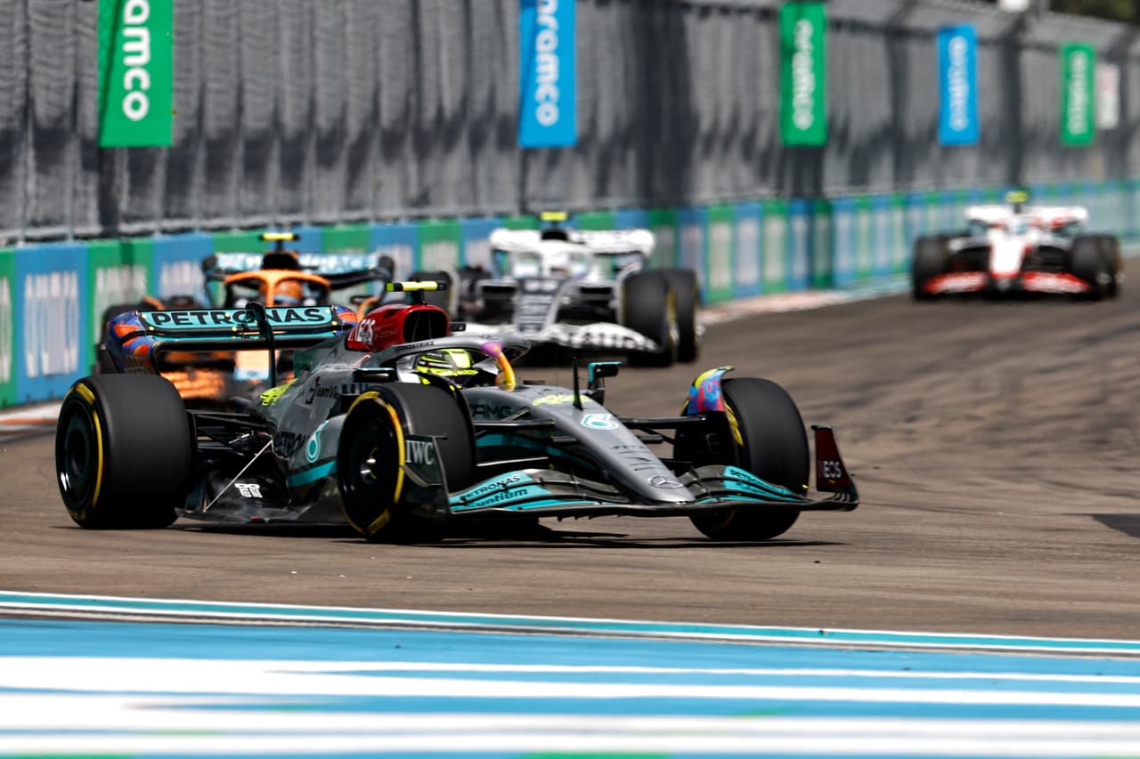 Max Verstappen ganó el primer Gran Premio de Miami, por delante de Charles Leclerc y Carlos Sainz: Checo Pérez fue cuarto.