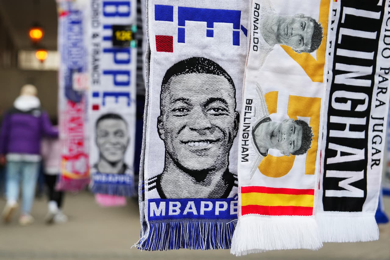 Ya venden bufandas de Mbappé con Real Madrid en el Santiago Bernabéu