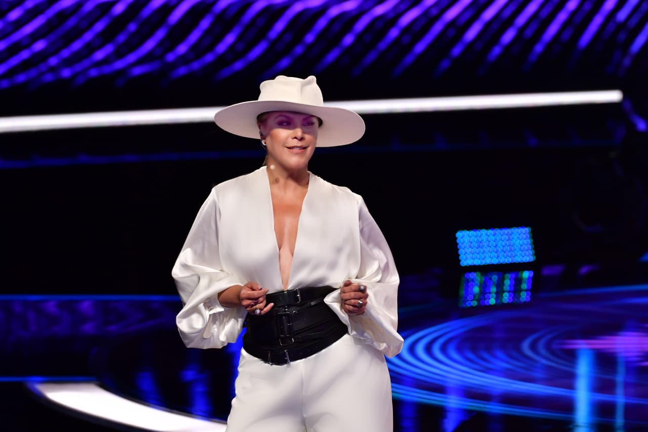 "No importa si la voz es grave o aguda, lo que debe tener la Reina de la Canción es sentimiento. En mi carrera he visto que a veces la voz más potente no logra que el público se estremezca”, declaró la cantante a Univision Famosos.