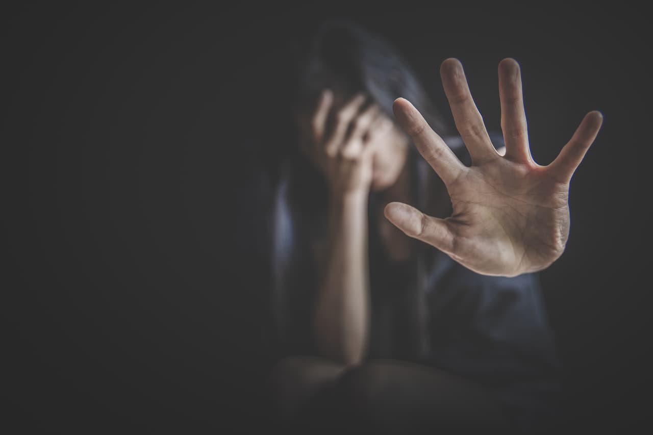 Quería tener 21 hijos: un hombre es acusado de abusar sexualmente de su hija desde que tenía 8 años y embarazarla