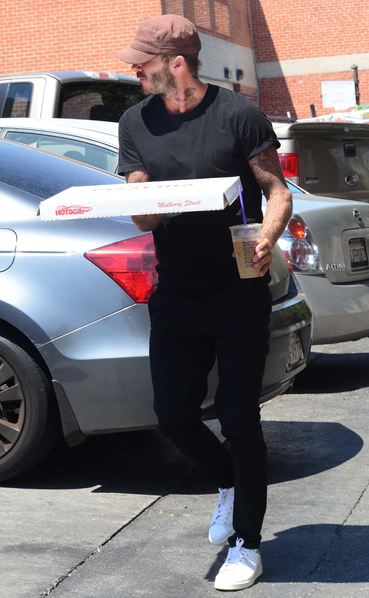 ¿Qué dirías si David Beckham llega a tu puerta para entregar tu pizza?