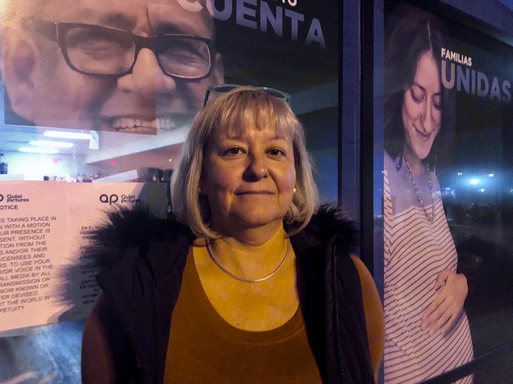 ¿Una presidenta de EEUU? "Claro que sí. ¿Por qué no? Es un compromiso muy grande y las mujeres estamos muy preparadas. Nosotras somos el extra todo el tiempo y yo pienso que sí nos lo merecemos por todo lo que trabajamos" (Angélica Romero, limpiadora de hotel originaria de Guadalajara, México)