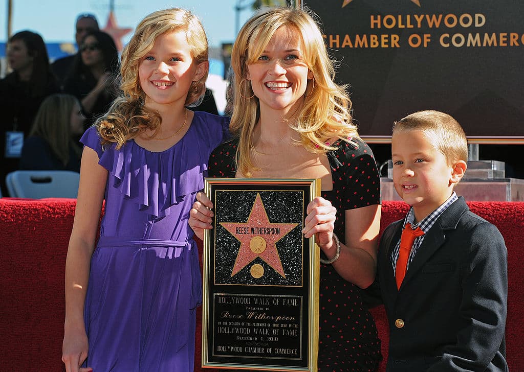 Además de ser una exitosa actriz, 
<b>Reese Witherspoon</b> es una orgullosa madre de tres hijos: Ava Elizabeth Phillippe, Deacon Reese Phillippe y Tennessee James Toth, pero su primogénita resultó ser idéntica a ella.