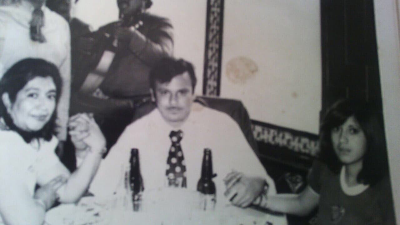 Esta fotografía compartida por el actor Bobby Larios es del álbum familiar, donde se observa a 'Doña Chuy' con su esposo Alejandro Larios y a María del Carmen cuando era adolescente. Hace 15 años ella decidió cambiar de residencia, se mudó a Ensenada, México.