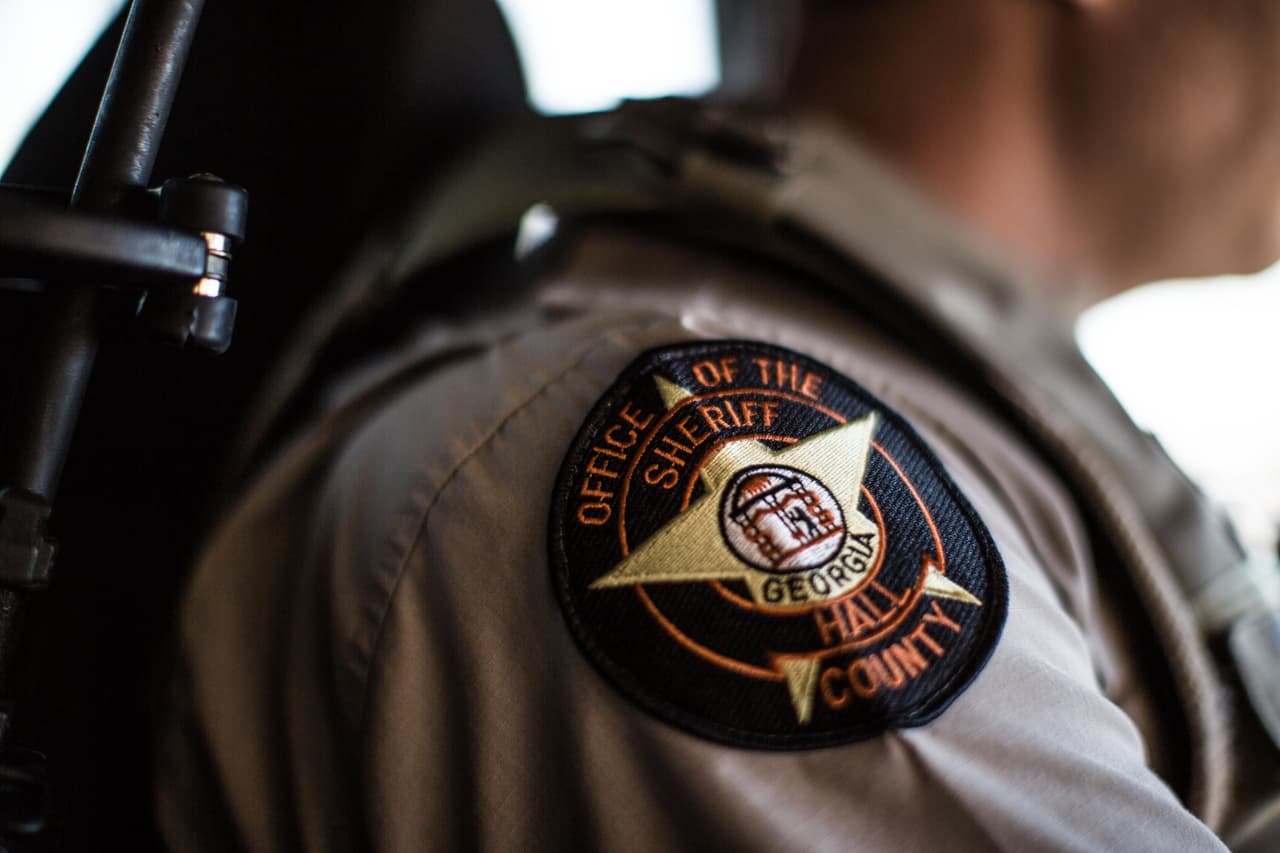 El 90% de los alguaciles que ayudan a ICE para detener indocumentados pertenece al Partido Republicano