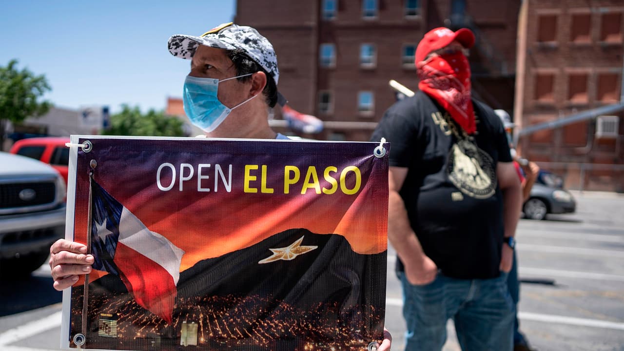 Una de las protestas se realizó cerca de la Corte de Justicia del condado El Paso, el pasado sábado 25 de abril.