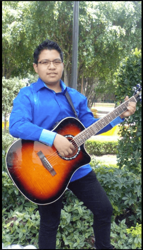 Miguel Ángel ya es todo un joven de 19 años que se prepara para lanzar su nuevo disco.