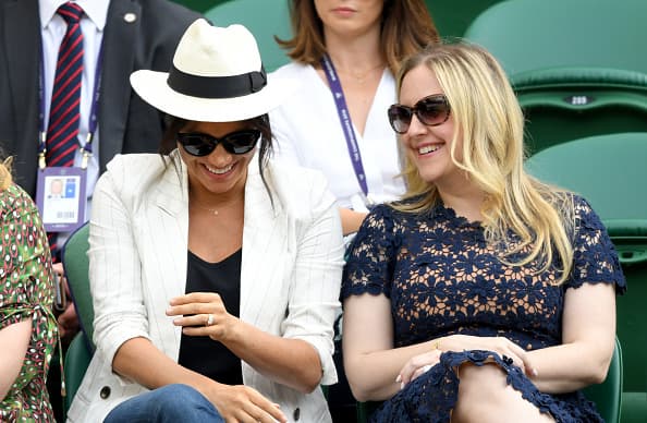 De acuerdo con el diario británico, Markle y Harry optaron por elegir a
<b>"viejos amigos cercanos" </b>para ser padrinos de su hijo. En la lista de los posibles candidatos se encuentra Lindsay Roth (foto). El bautizo se llevará a cabo el próximo sábado 6 de julio de manera privada.