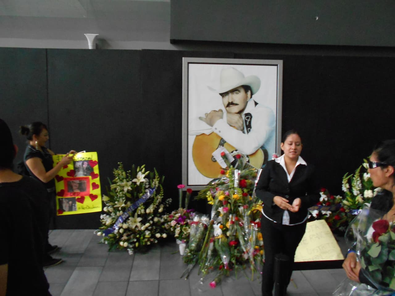 Sin duda, Joan se convirtió en una leyenda musical. Gracias a sus canciones el corazón del pueblo se alegró.