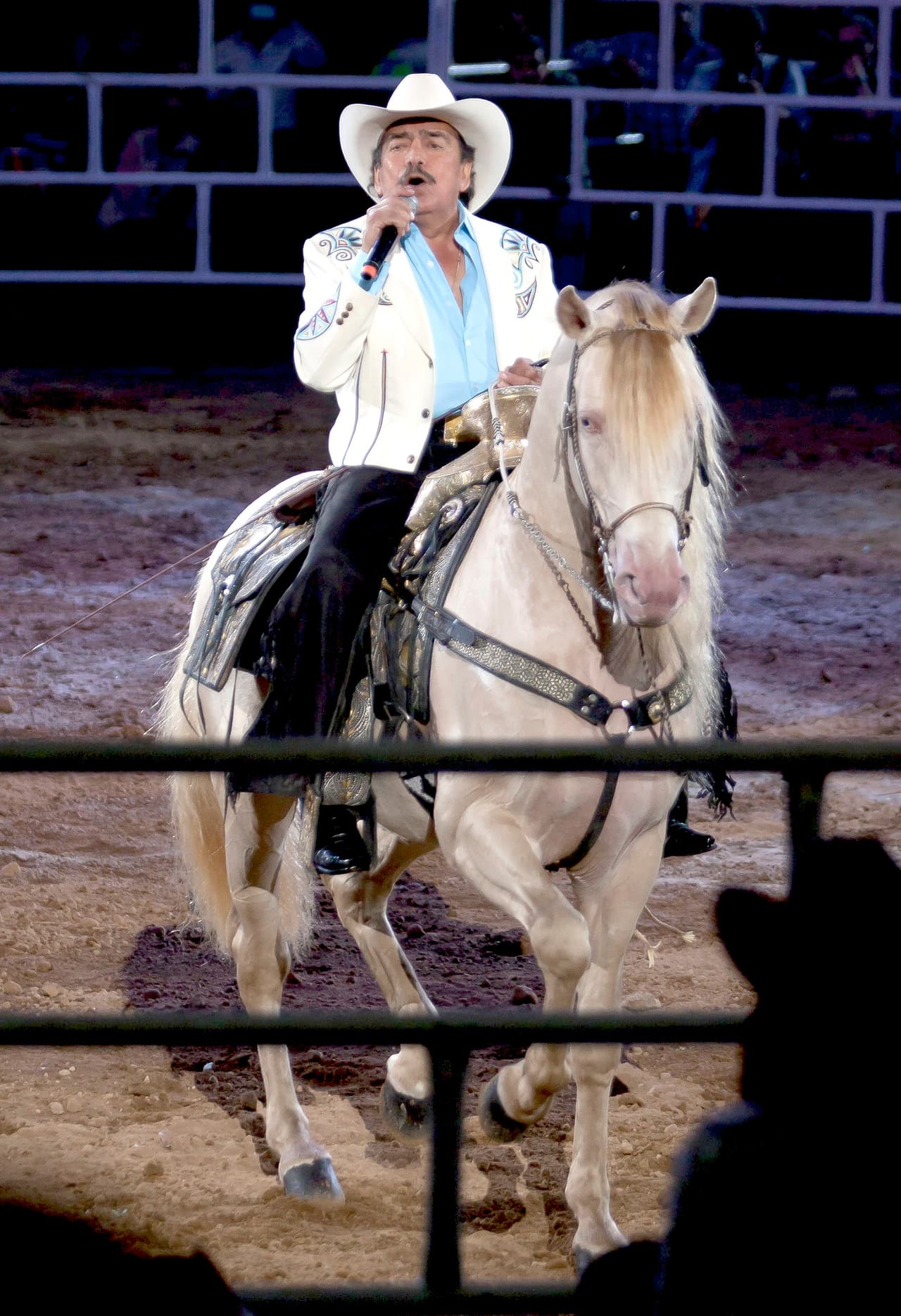 Desafortunadamente, el "El Huracán del Sur" no se salvó de sufrir accidentes, pero su amor por los caballos lo sacaron adelante de cada problema en los ruedos.