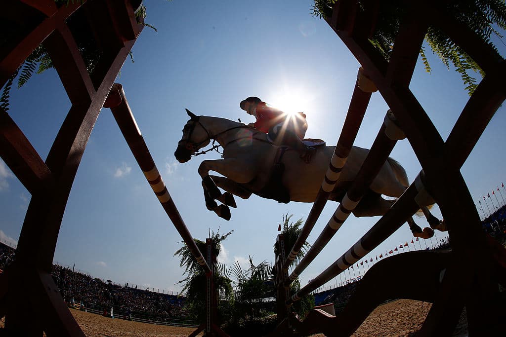 Muere una jinete adolescente aplastada por su caballo durante una competencia ecuestre