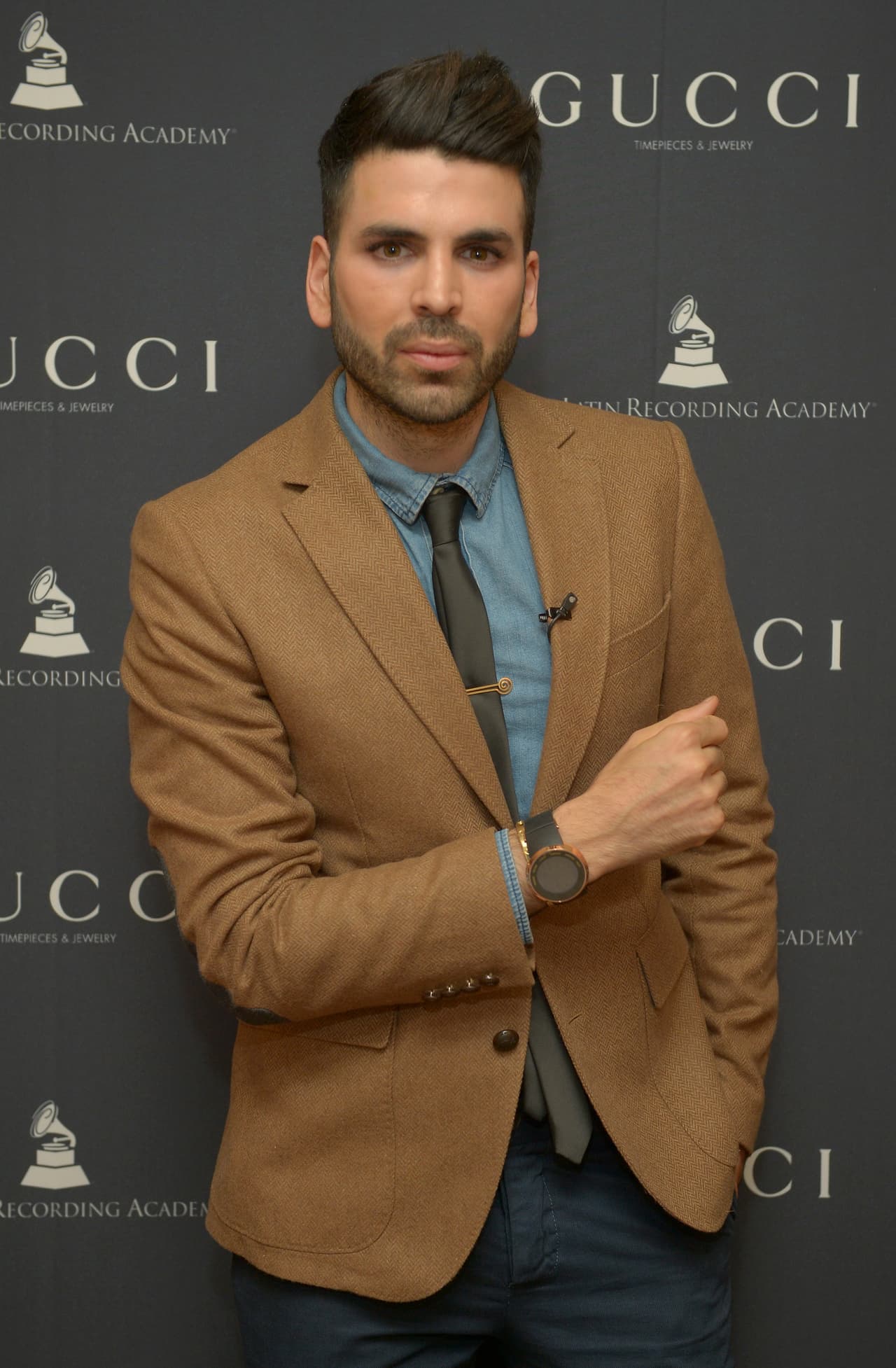 Cuanto Jomari tenía 16 años comenzó a trabajar como artista de peinado y maquillaje para el grupo Fangoria.