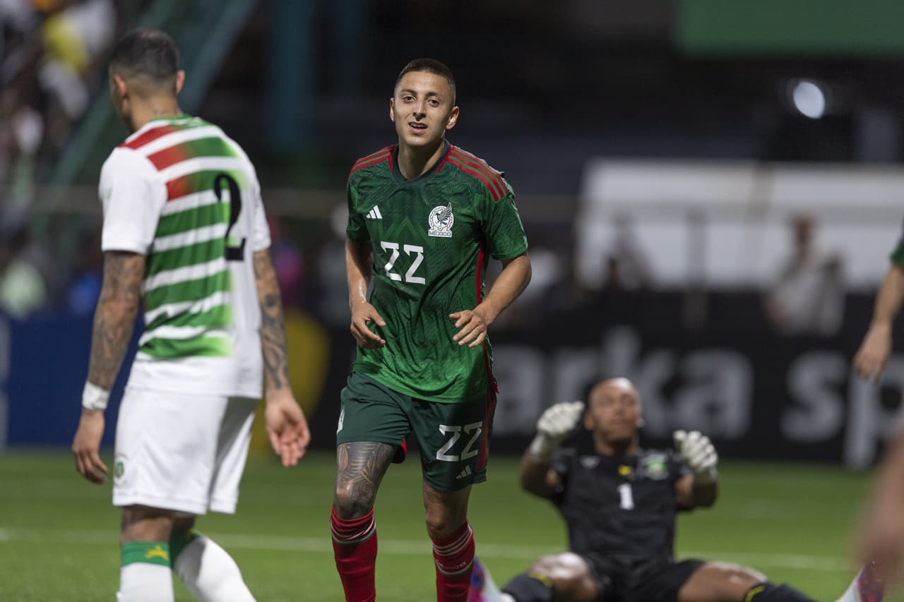La Selección Mexciana sufrió por algunas momentos en el triunfo de 2-0 como visitante ante Surinam en el juego debut de Diego Cocca como nuevo director técnico.