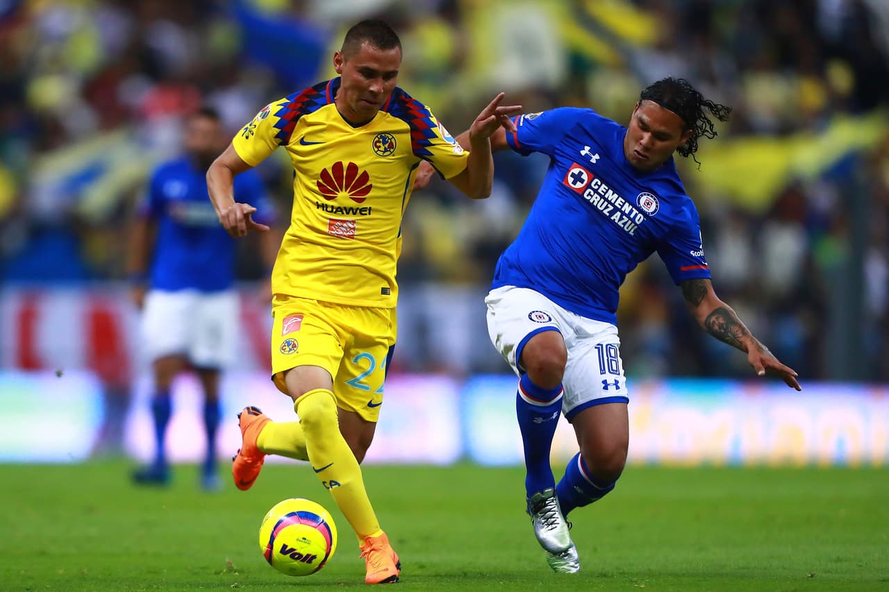 <b>América vs. Cruz Azul</b>: es el clásico joven del fútbol mexicano, que enfrenta a las ‘águilas’ contra el ‘equipo cementero’. América ha ganado 62 partidos, Cruz Azul 51 y 58 veces han igualado. El equipo ‘cementero’ tiene ocho títulos de Liga.