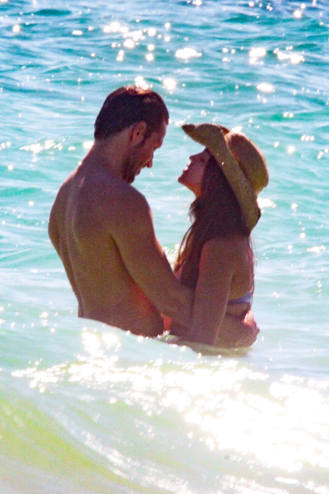 <b><a href="https://www.univision.com/famosos/en-fotos-eiza-gonzalez-y-luke-bracey-ponen-fin-a-los-rumores-de-ruptura-con-un-beso-publico-fotos">La pareja no tiene que hacer un anuncio oficial</a></b>: con solo verlos este fin de semana en Tulum, México, quedó claro que son uno para el otro.