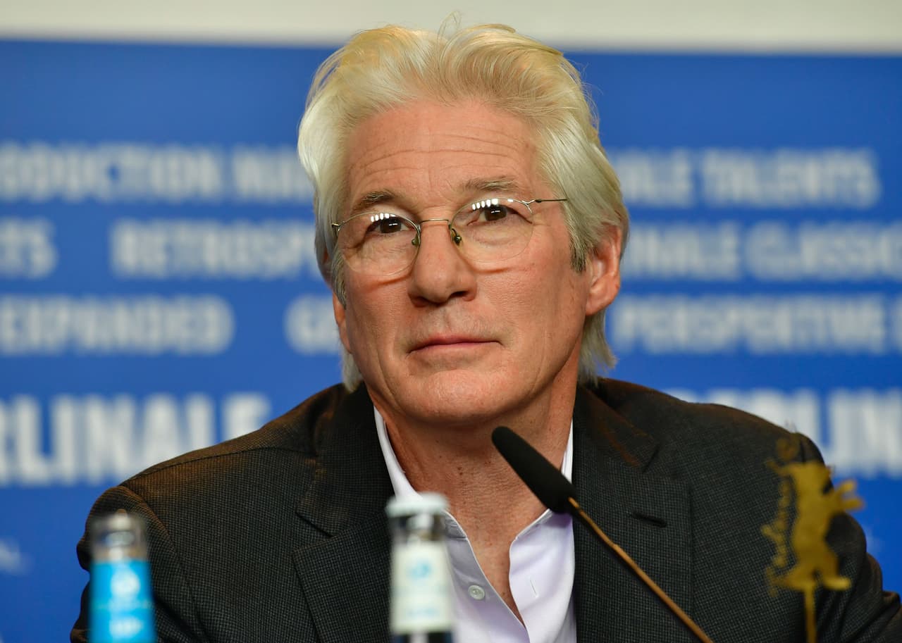 <b>Richard Gere</b>
<br>El actor tuvo que retrasar la grabación de la película Otoño en Nueva York debido a la enfermedad. “Es una enfermedad atemorizante. Sentí que la fuerza que tuve alguna vez se había ido de mi cuerpo. En pocas horas no podía ni levantar la cabeza de la almohada”, relató. Por suerte fue
<a href="http://www.prohealth.com/library/showarticle.cfm?libid=21130"><u>diagnosticado a tiempo</u></a> y se curó pronto.