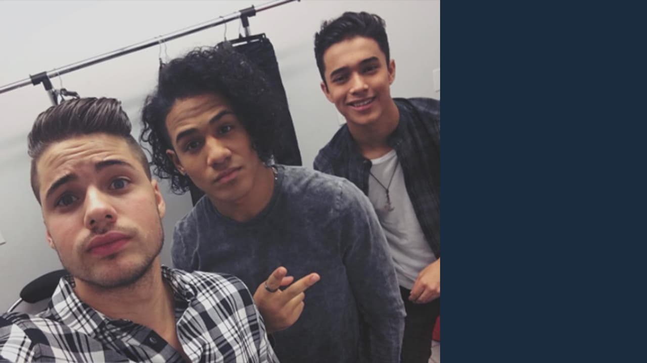 Todos saben que están luchando por el mismo sueño y al final sólo 5 serán los ganadores, pero esto no los detiene de ser buenos amigos y divertirse en su tiempo libre.