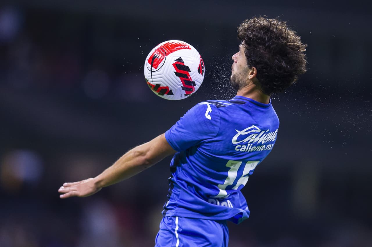 La segunda parte inició, increíblemente, con el 0-0 en la pizarra, pero el ritmo del partido no cambió: ida y vuelta de Pumas y Cruz Azul, a quien el tiempo se le consumía.