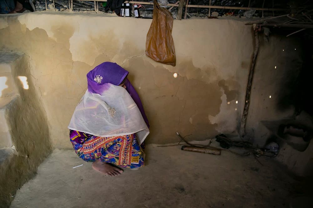 La guerra de ofertas causó indignación en Facebook, donde la niña aparecía en una fotografía mirando al suelo. Pero la red social tardó dos semanas en eliminar la publicación.