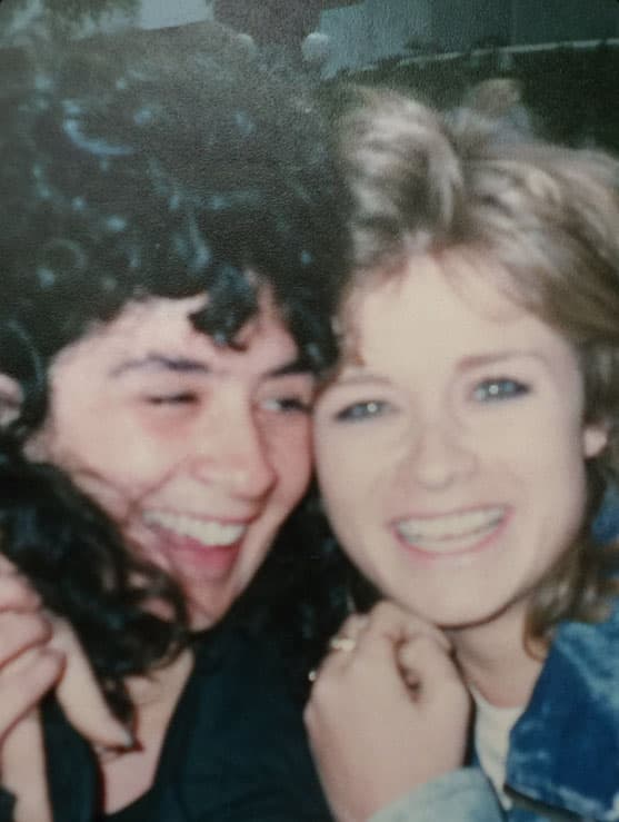 "Hace unos ayeres @karinaancira", Karina también es actriz y han mantenido su amistad desde hace más de 20 años.