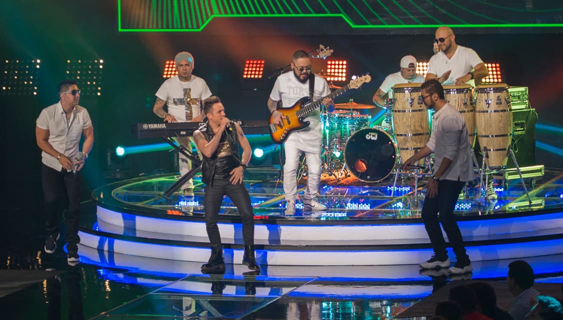 Gran lluvia de estrellas se dio cita, Carlos Rivera, Julión Álvarez, Ricardo Montaner, Moderatto, Kumbia All Starz y La Sonora Dinamita formaron parte de los musicales. La gran sorpresa de la noche fue el reencuentro de Pee Wee con los Kumbia All Starz, quien por desgracia fue el primer capitán eliminado junto con la Familia Gómez.