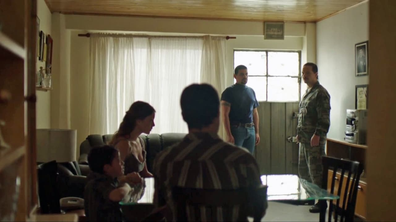 ‘Toño’ got the address of the GAFES leader, so when ‘El Uno’ opened the door to his home, he saw something that left him frozen: his wife and son, surrounded by ‘El Chapo’, ‘Toño’ and three other hitmen.