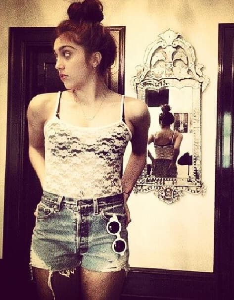 Ahora tenemos a Lourdes Leon, la hija de Madonna, quien aparte de ser bella, sigue los pasos de su madre.