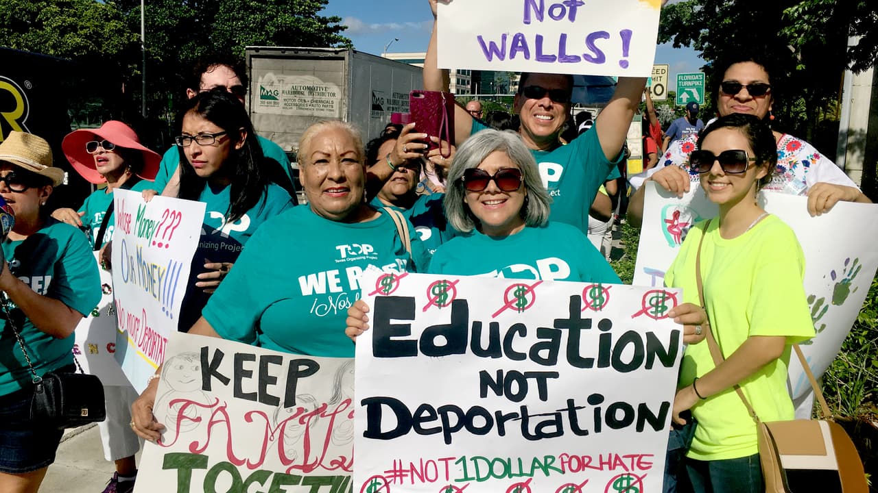 "No más dinero para el odio": activistas le piden a Díaz Balart que se oponga al presupuesto de Trump en el Congreso