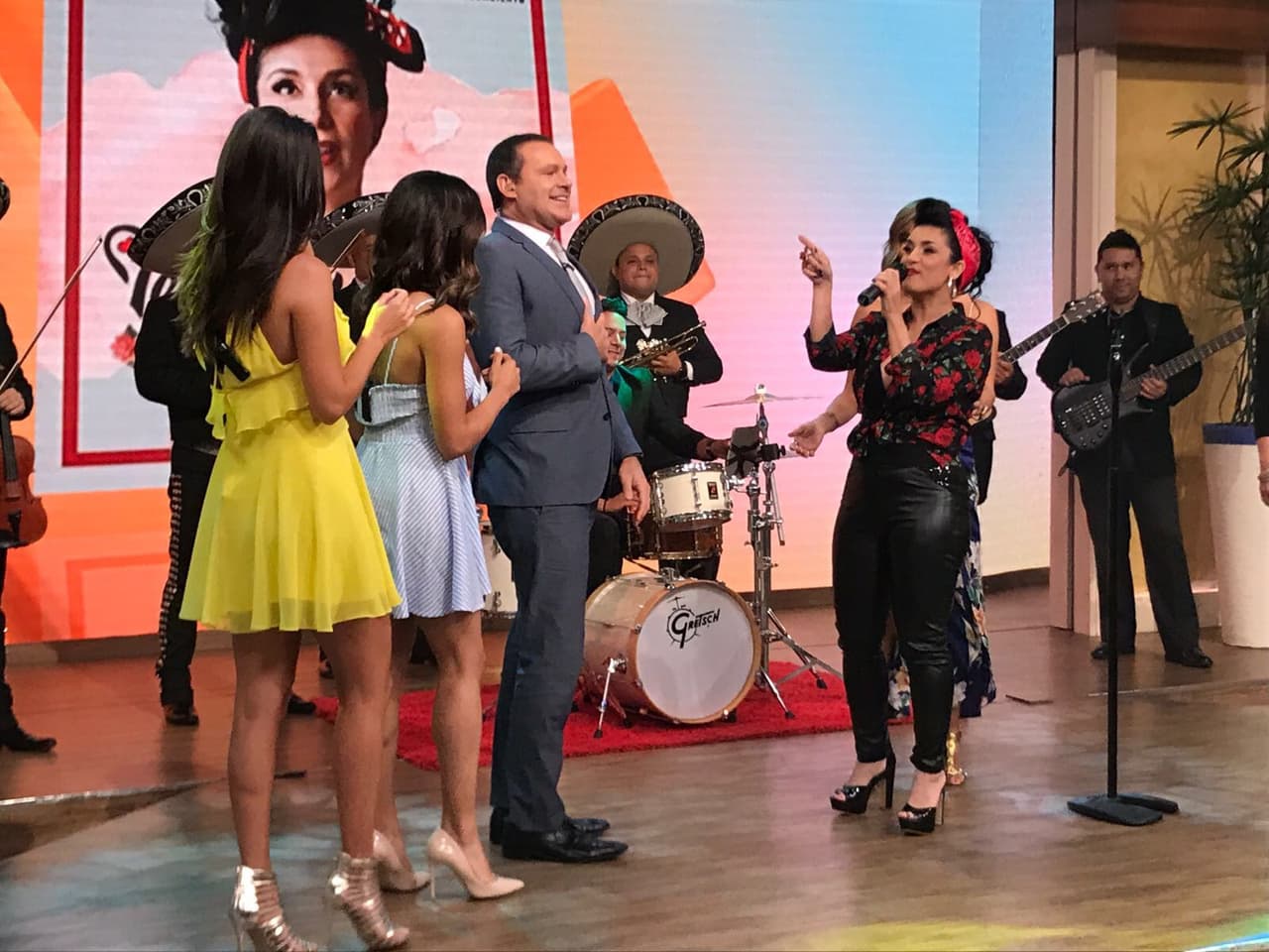 Karina llegó lista para conquistar los corazones de las nuevas generaciones con su voz.