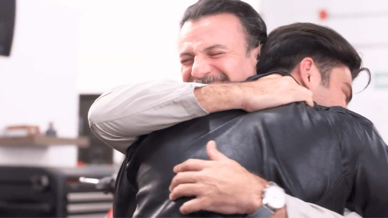 Facundo celebra la victoria de Eleazar | Tan Cerca De Ti, Nace El Amor | Capítulo 38
