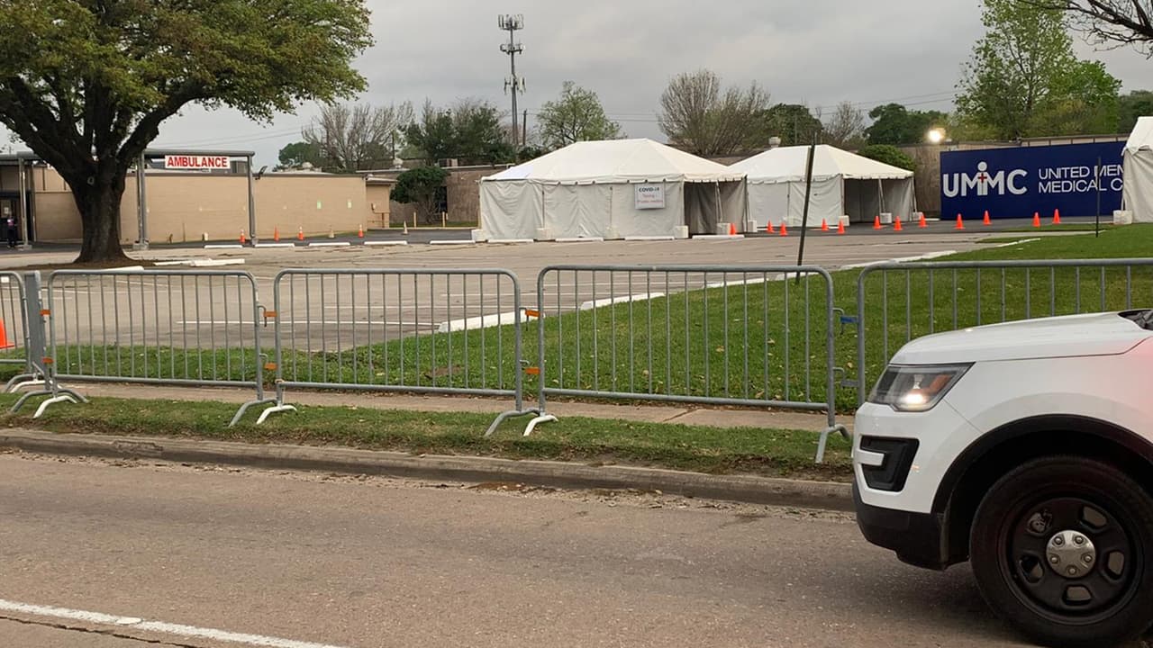 En el área se colocaron carpas para atender a los pacientes.