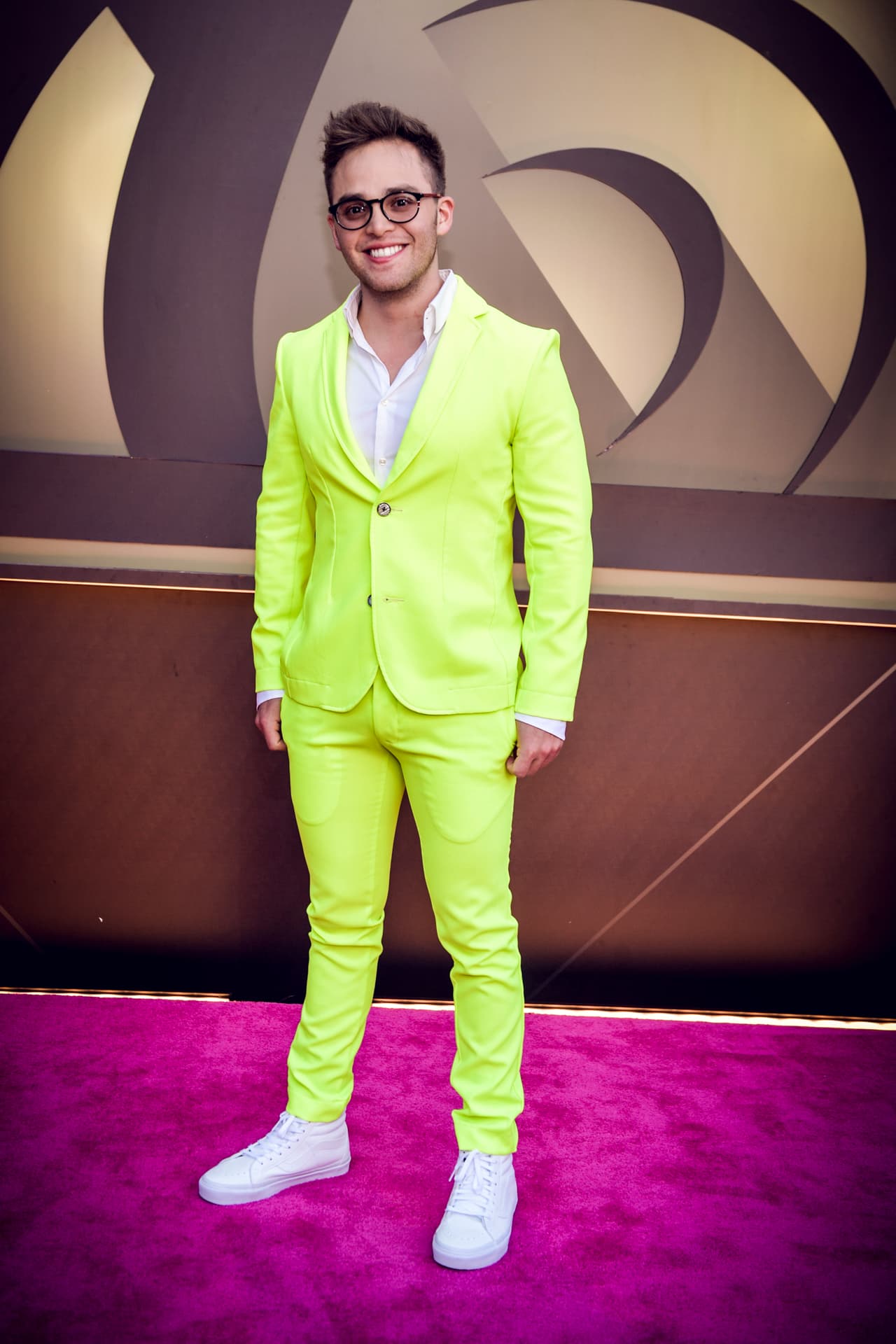 Yunuel, conductor mexicano, eligió este tono amarillo.