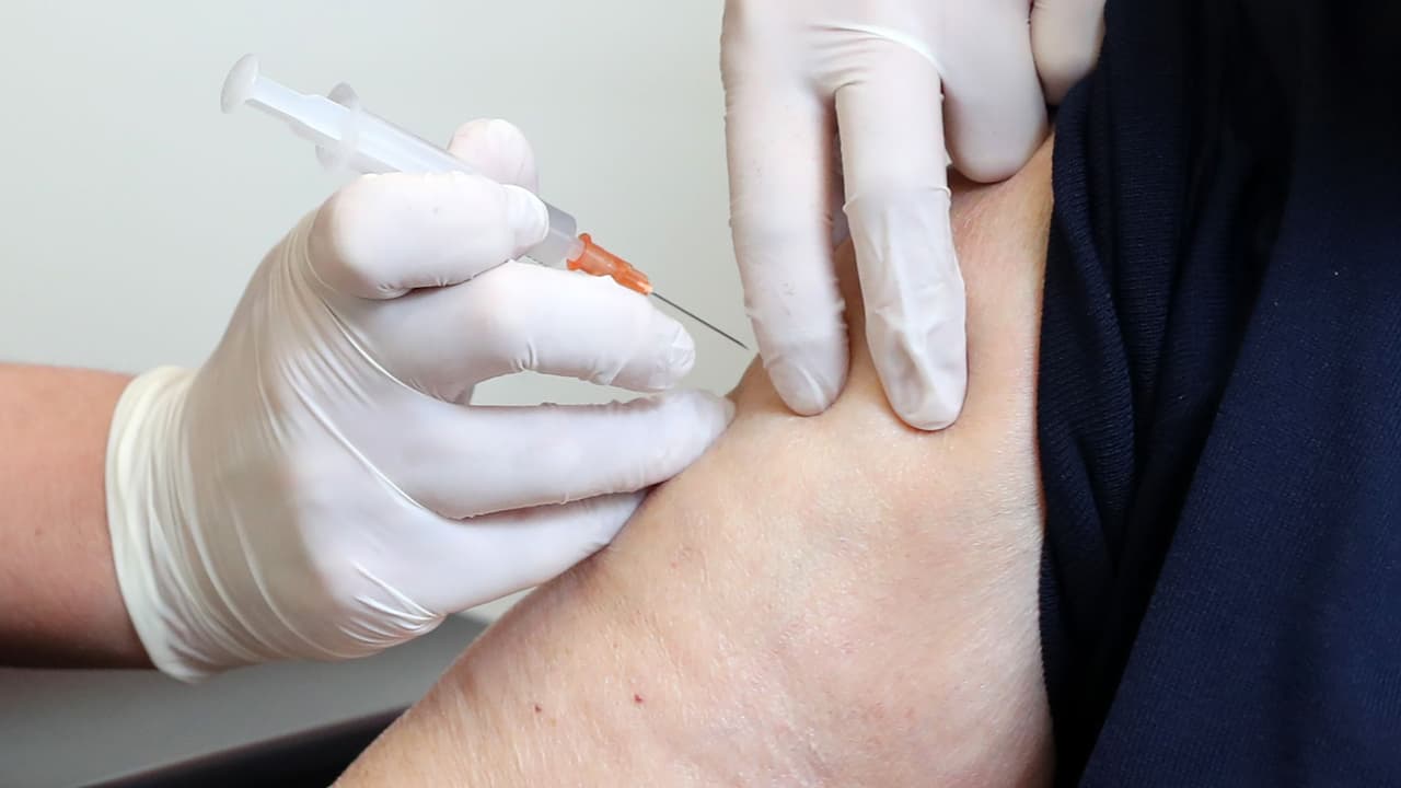 El Condado Tarrant corrige falla en correos para verificar registro de vacunas