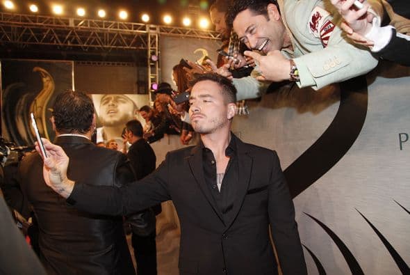 J Balvin es un coqueto y esta vez llegó arransando.