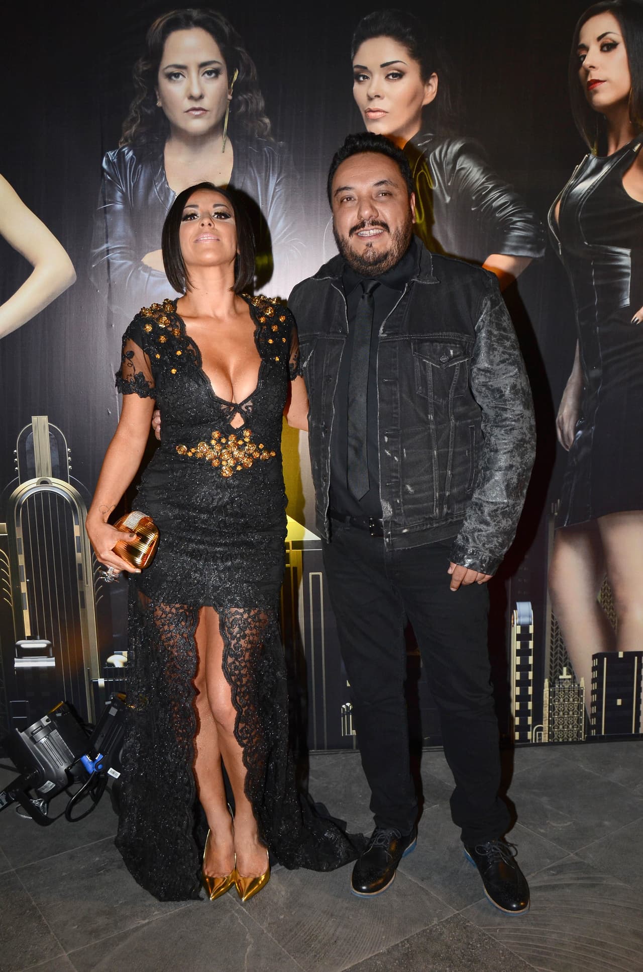 Otro que no perdió ocasión para mostrarnos el disfraz de su retoño fue Paco Ayala, bajista del grupo Molotov.