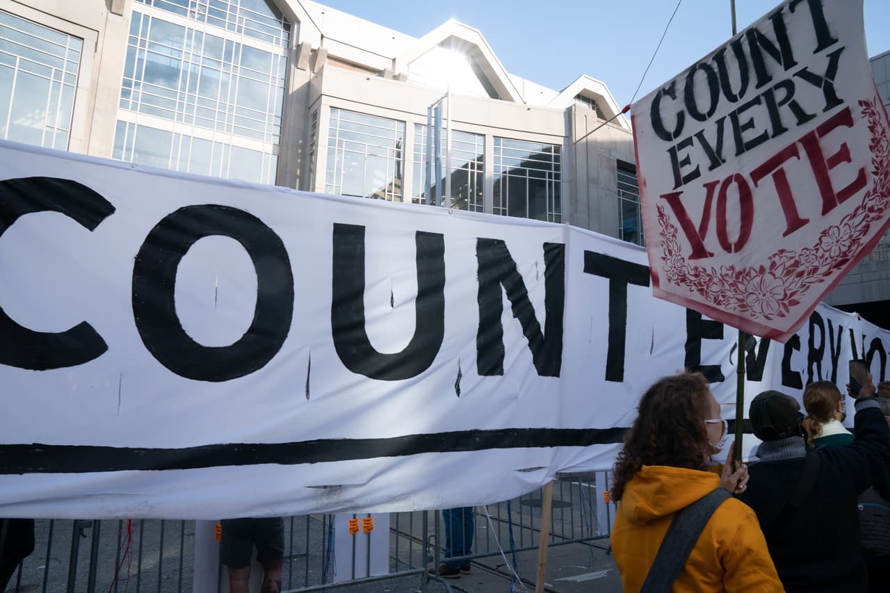 Al menos 8 condados siguen sin resultados de las elecciones en Carolina del Norte 