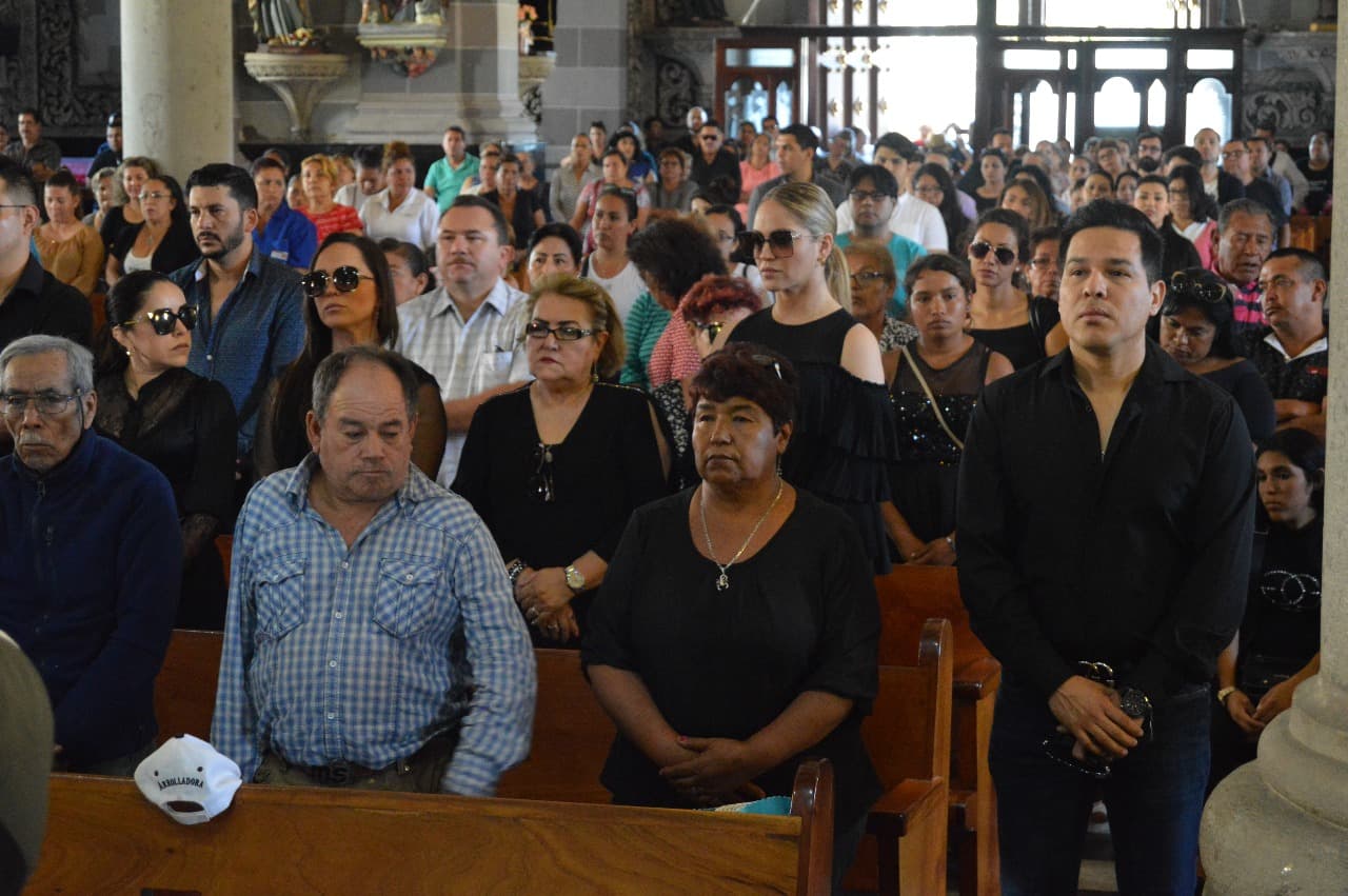 Doña Chuyita Lizárraga, mamá de Poncho y Joel, fue una de las personas que más ayudaron a Marytoña. La señora también se hizo presente junto con los demás integrantes de la llamada 'Madre de todas las bandas'.