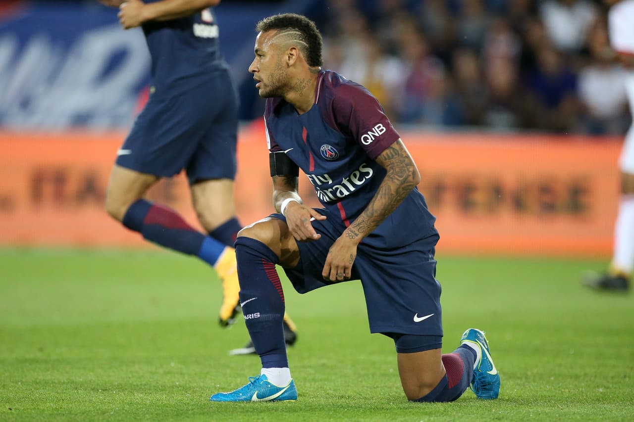 Neymar: Al jugador más caro de la historia ya no le basta con ganar títulos, debe demostrar que dejó de estar a la sombra de Messi porque puede ser el mejor, en el PSG y con Brasil.