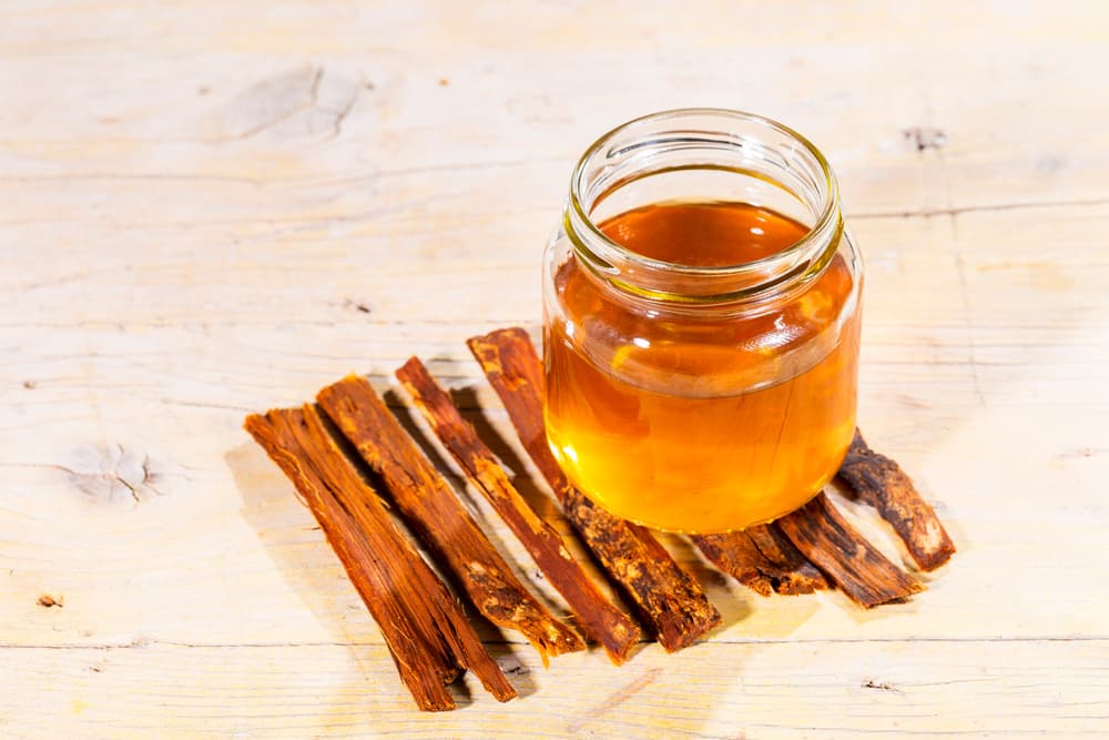 Por último, a nivel mágico y esotérico, también la uña de gato tiene un par de usos. Por ejemplo, se cree que es una planta que puede intensificar el efecto de cualquier hechizo, pero sobre todo los amarres de amor.