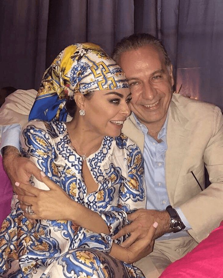 El pasado 9 de julio,
<b><a href="https://www.univision.com/shows/primer-impacto/arrestan-en-mexico-al-abogado-juan-collado-esposo-de-la-actriz-yadhira-carrillo-video"> Juan Collado fue detenido</a></b> en un restaurante de la Ciudad de México, en respuesta a una orden de aprehensión en su contra, por su supuesta responsabilidad en la comisión de los delitos de
<b>delincuencia organizada</b> y operaciones con
<b>recursos de procedencia ilícita</b>.