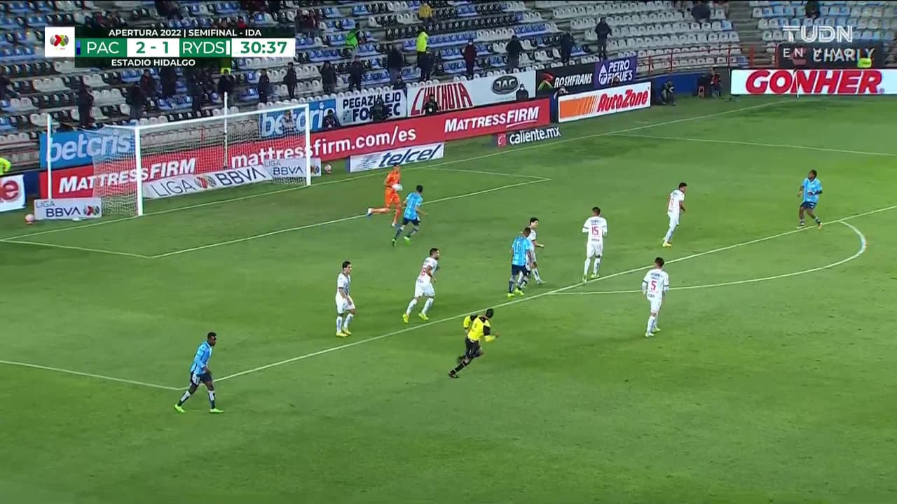 ¡TIRO ATAJADO! disparo por Víctor Guzmán.