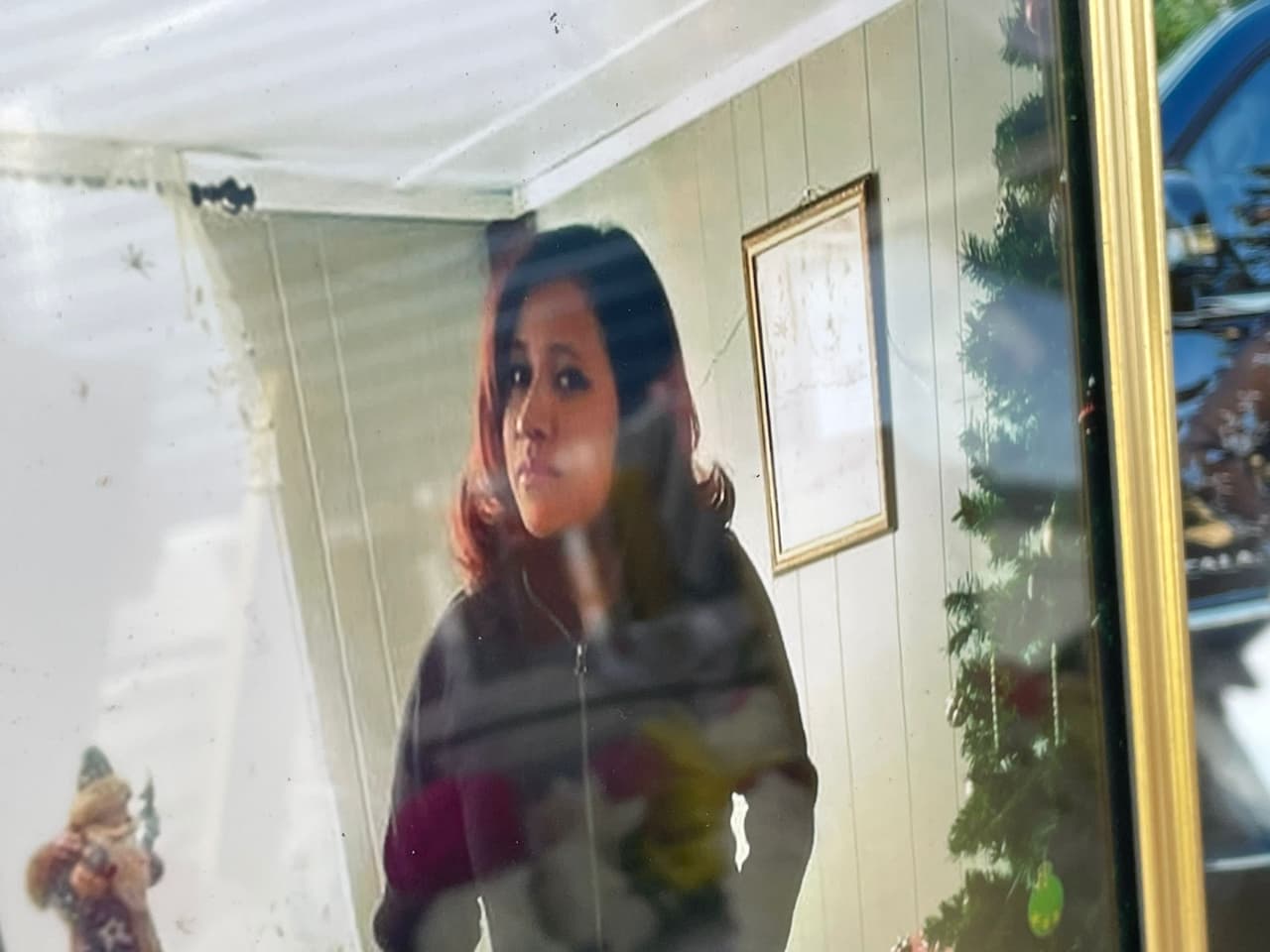 Cualquier persona con información sobre el sospechoso también debe comunicarse con Det. Scot Sowden en: 
<br>
<br>scot.sowden@cj.state.de.us o 302.998.1173 ext. 208 o comuníquese con Delaware Crime Stoppers al 1.800.TIP.3333.