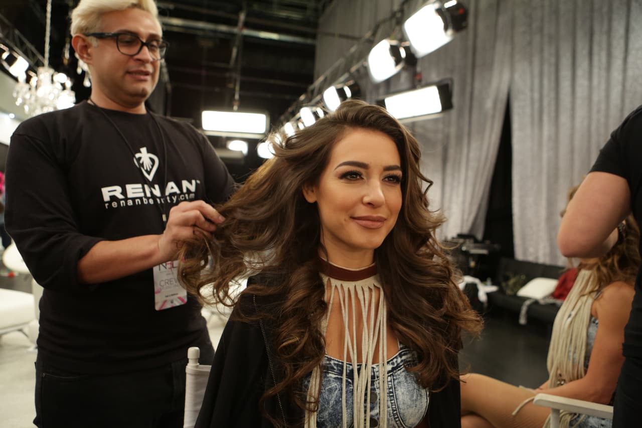 Nerviosas, traviesas y muy risueñas se mostraron las chicas tras bambalinas.