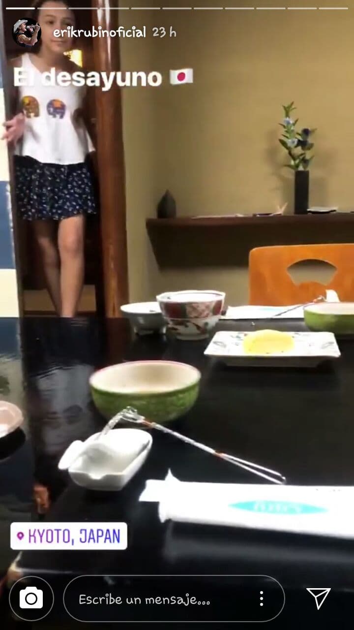 Erik Rubín presumió en redes sociales algunos momentos del desayuno durante su estancia en aquel país.
