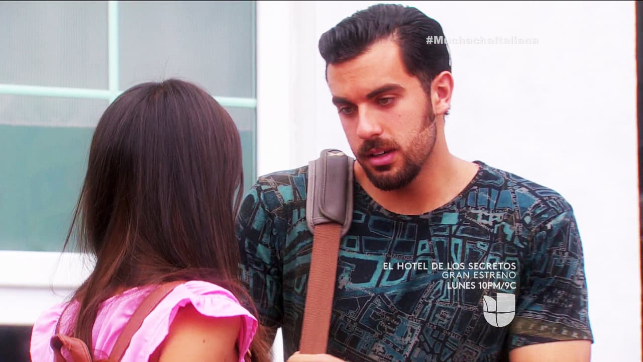 Su mirada se cruzó con la de Gael y quedaron flechados.