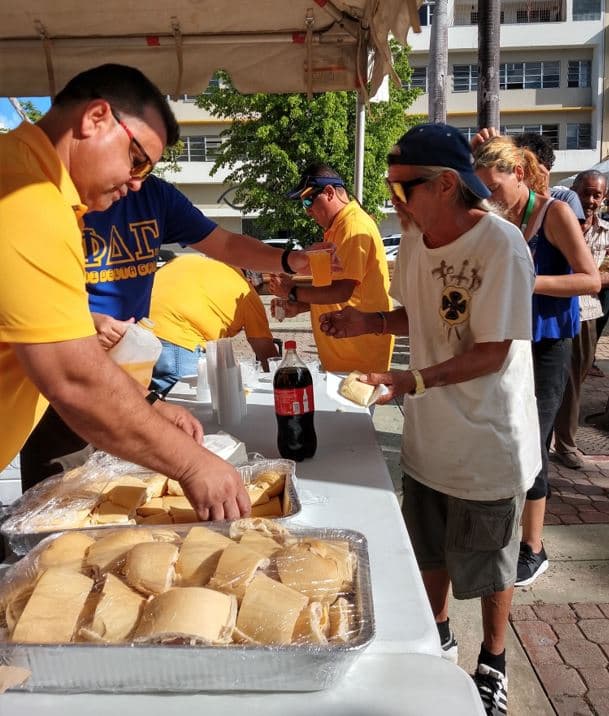 La alcaldesa de Aguadilla Yanitsia Irizarry fue a la actividad.
