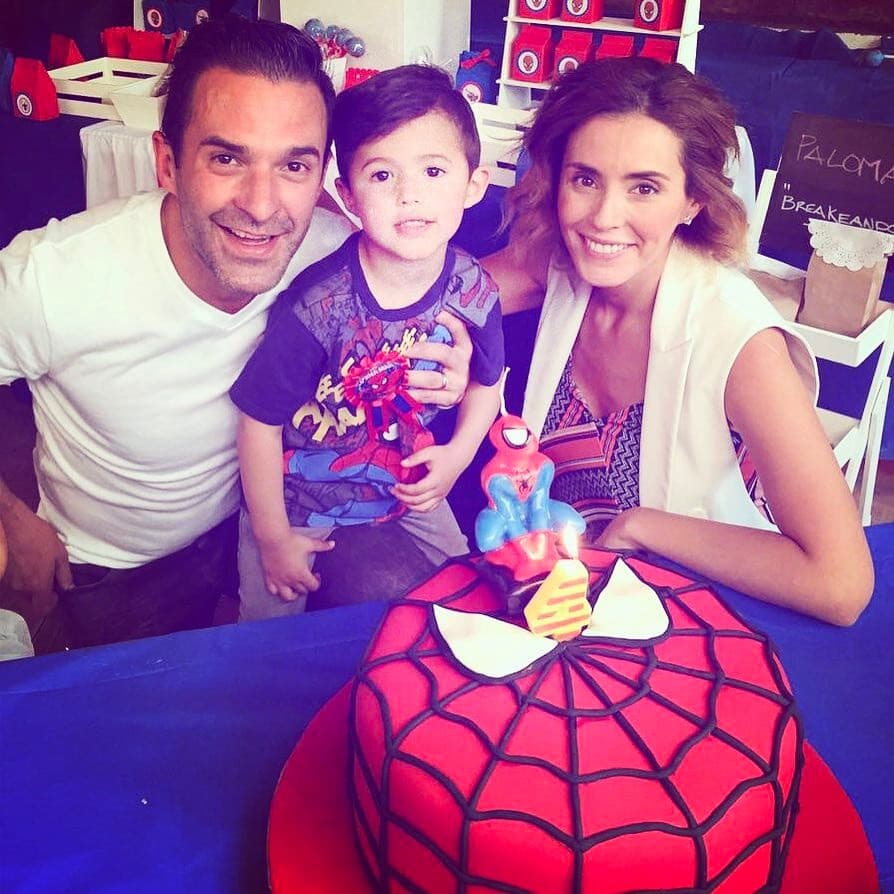 Así luce la feliz familia, siempre amorosos y sonrientes, dejando ver que en su núcleo familiar lo que se respira es sólo amor puro.