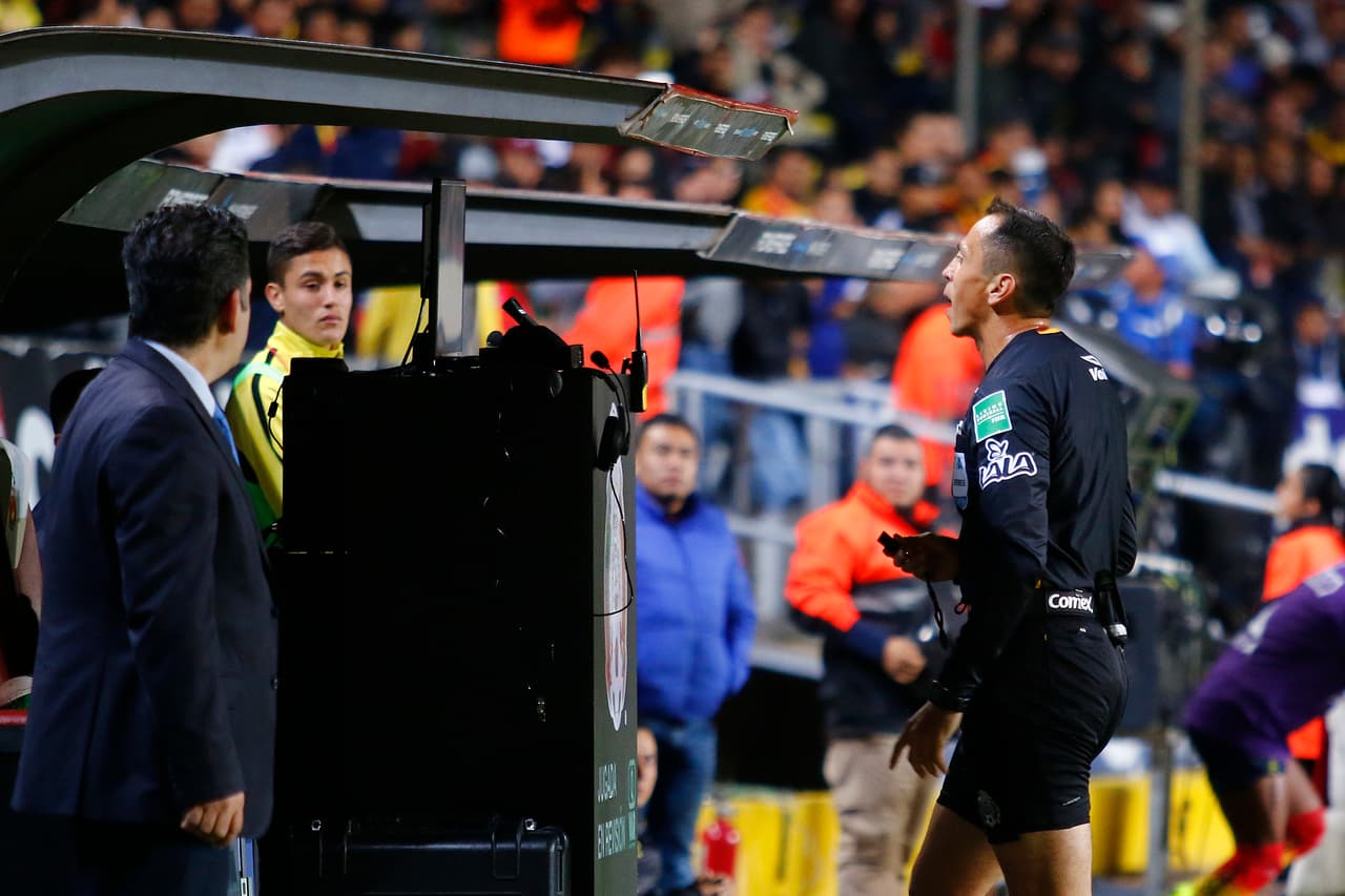 Los Diablos Rojos marcaron un gol pero fue revisado en el VAR y lo invalidaron.